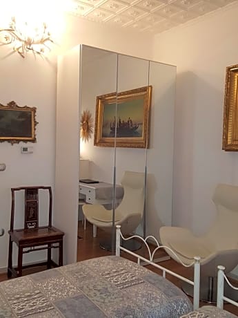 Twin Room with External Private Bathroom