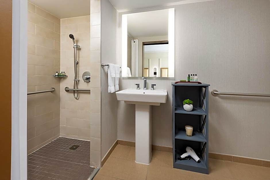 The Anza - A Calabasas Hotel