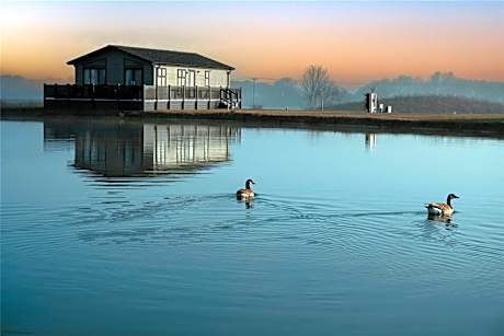 Sure Studio by Best Western Brackenborough Lakes & Resort