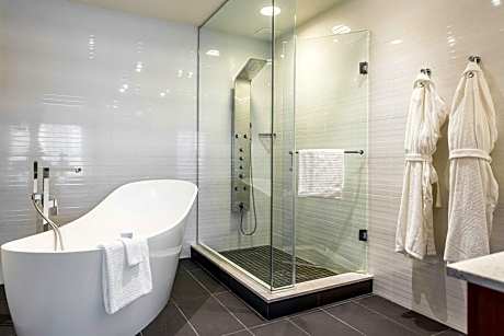 Presidential Suite, 1 King, High floor
