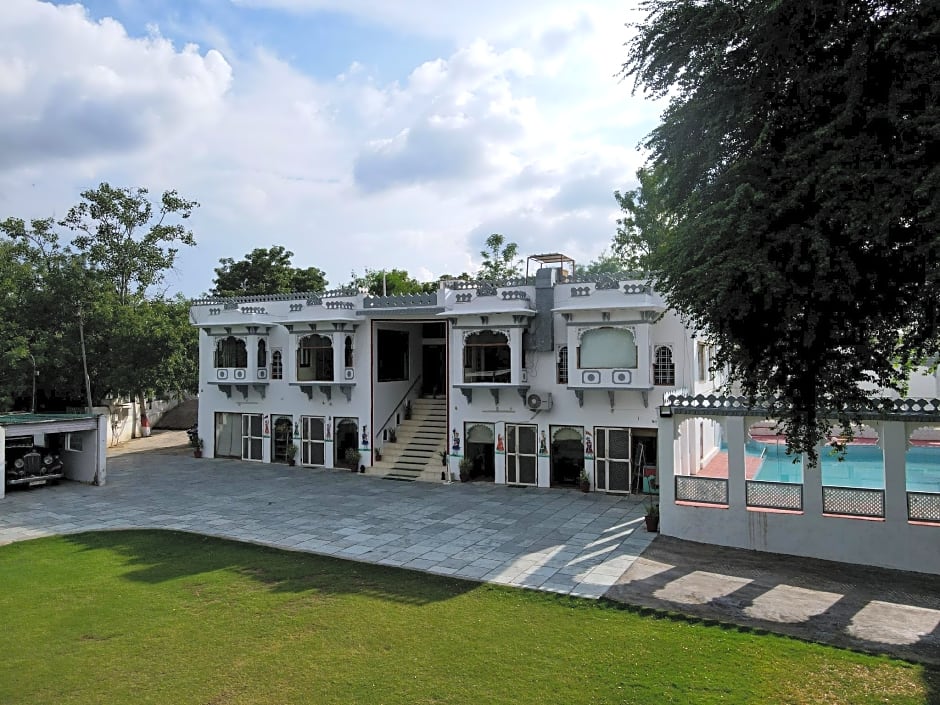 Devendragarh - A Boutique Lake Facing Guest House On Lake Fateh Sagar