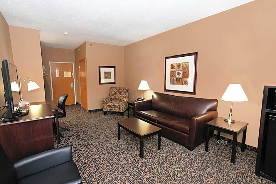Cobblestone Inn & Suites - Denison | Majestic Hills