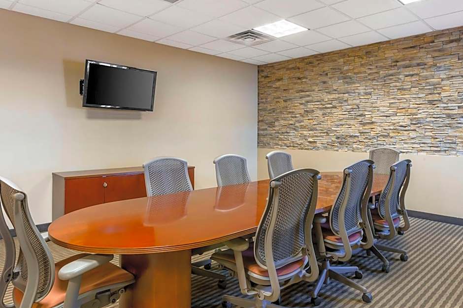 Best Western Plus Raton Hotel