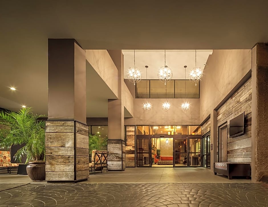 Crowne Plaza Phoenix Airport, an IHG Hotel