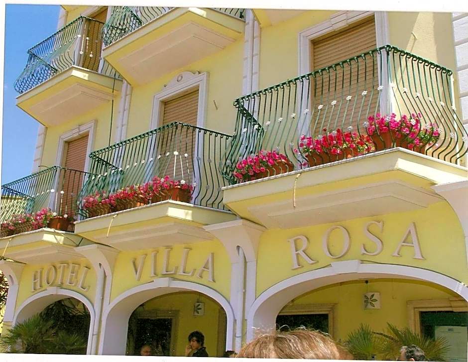 Hotel Villarosa con Vespa Rent