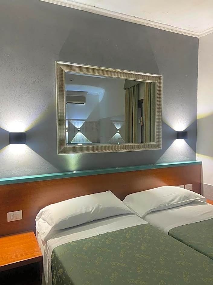 HOTEL CENTER 2