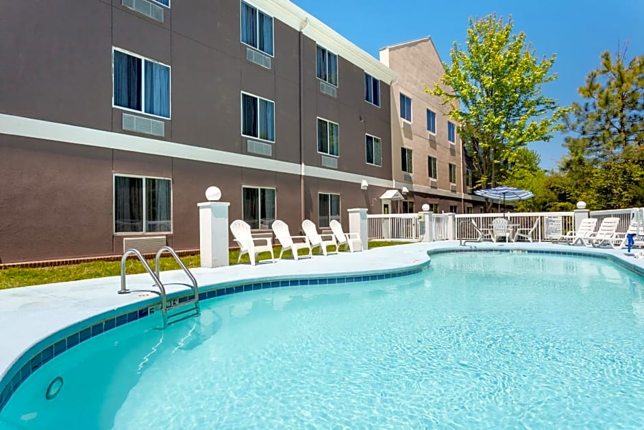 Holiday Inn Express Hotel & Suites Mebane By IHG