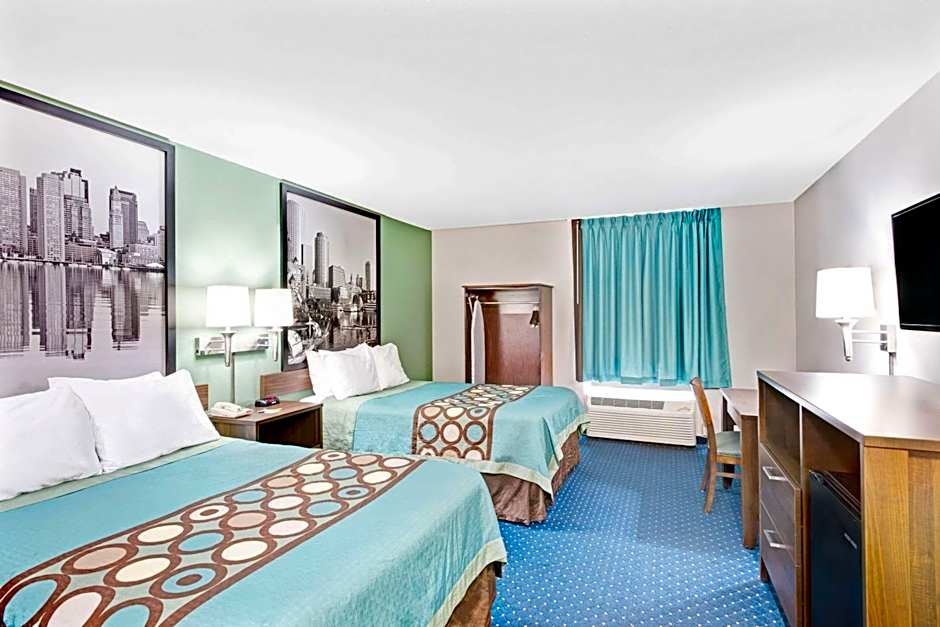 Super 8 by Wyndham Brockton