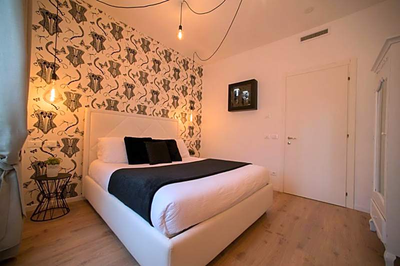 Lainez Rooms & Suites