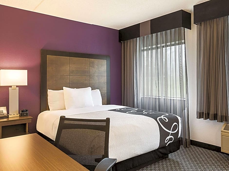 La Quinta Inn & Suites by Wyndham Baltimore Bwi Airport