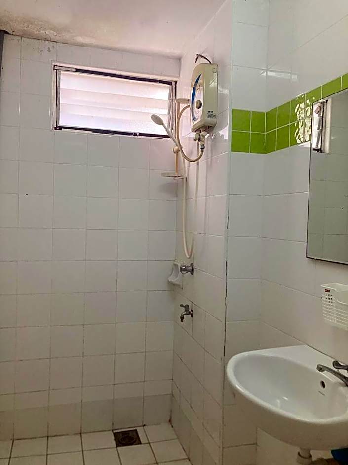 NR Crescent Homestay