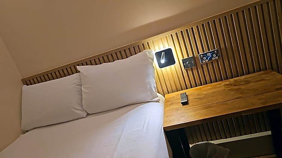 Exhibition Court Hotel 4