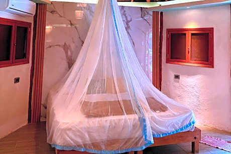 Deluxe Double Room (2 Adults + 1 Child)