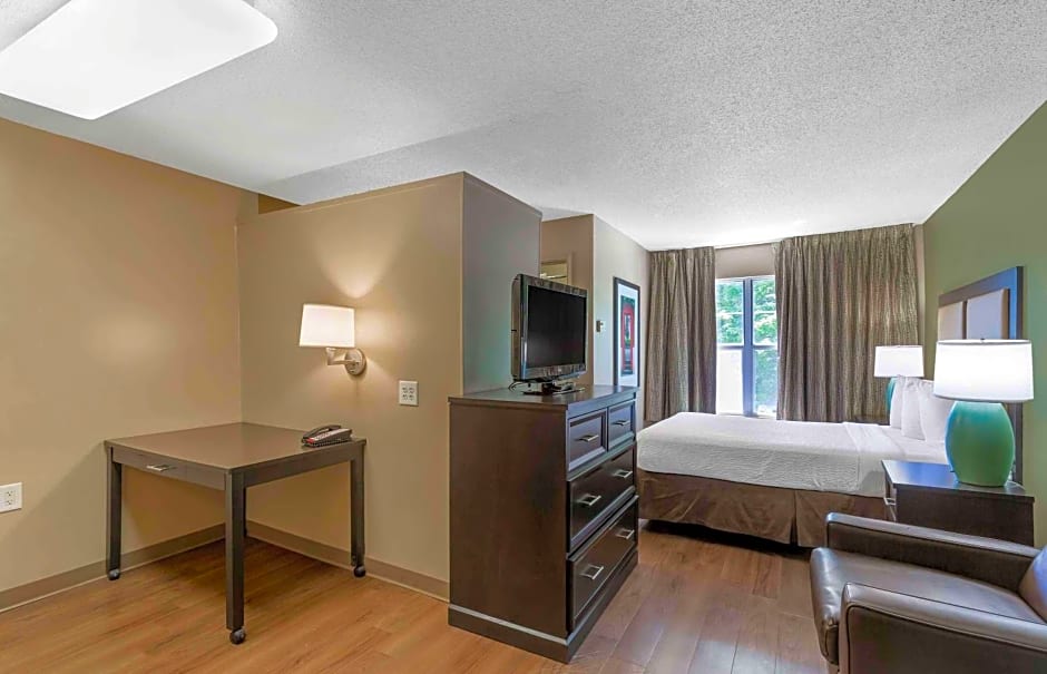 Extended Stay America Suites - Raleigh - RTP - 4919 Miami Blvd.