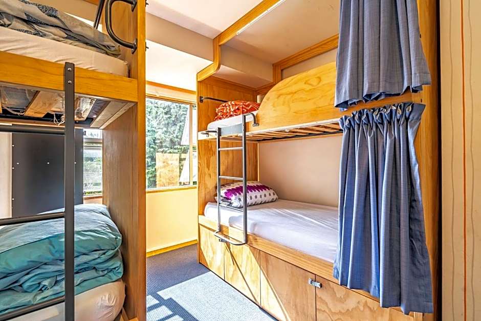 The Flaming Kiwi Backpacker