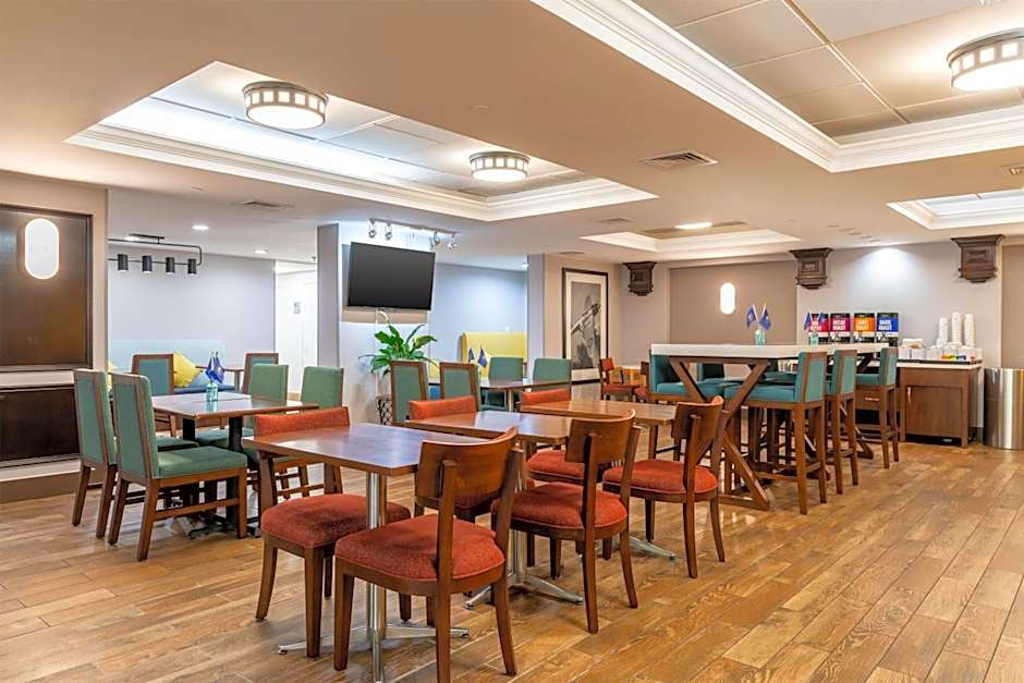 Hampton Inn By Hilton Portsmouth Central