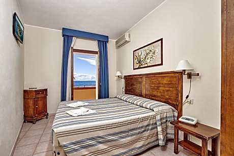 Triple Room with Sea View