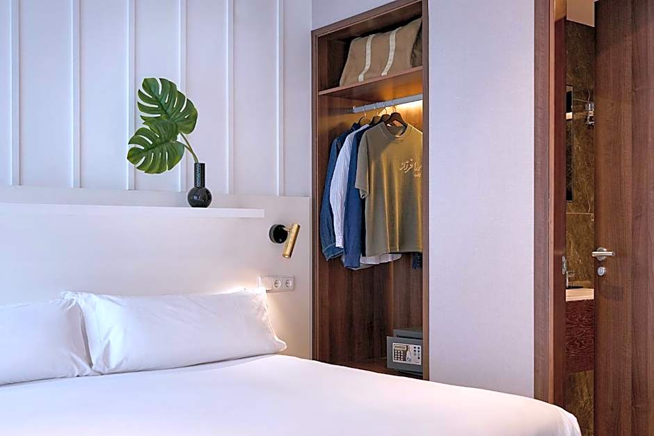 Ramirez Flats Valencia