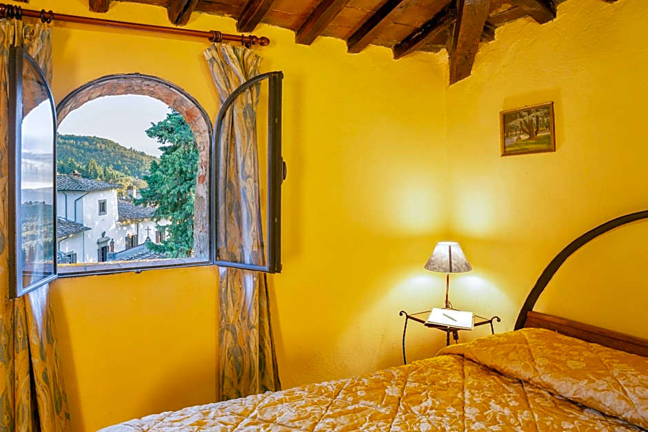 ISA-Farmhouse with swimming-pool in Chianti-area in the middle of Tuscan nature