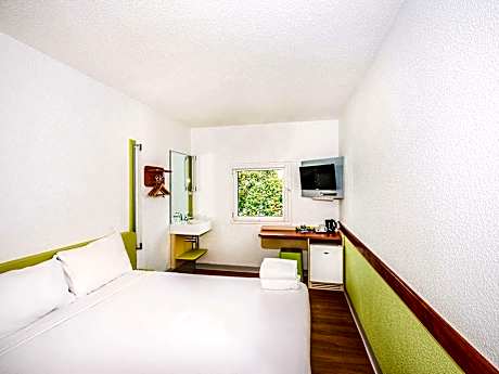 Standard Room with King Bed