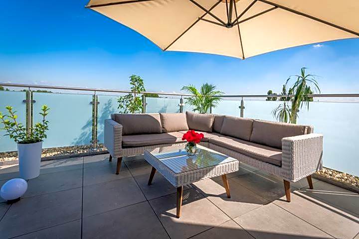 Hotel Lantier & Swimming Pool Zone