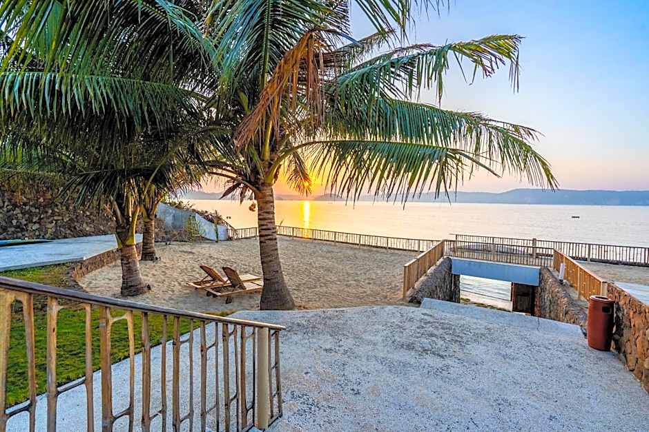 Inlight Lombok Beach Hotel