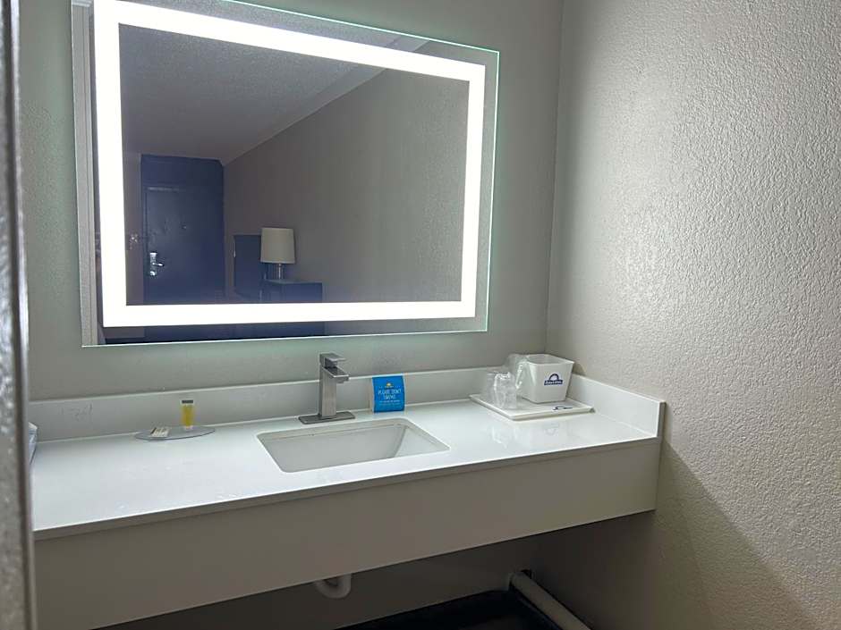 Days Inn by Wyndham Hinesville Near Fort Stewart