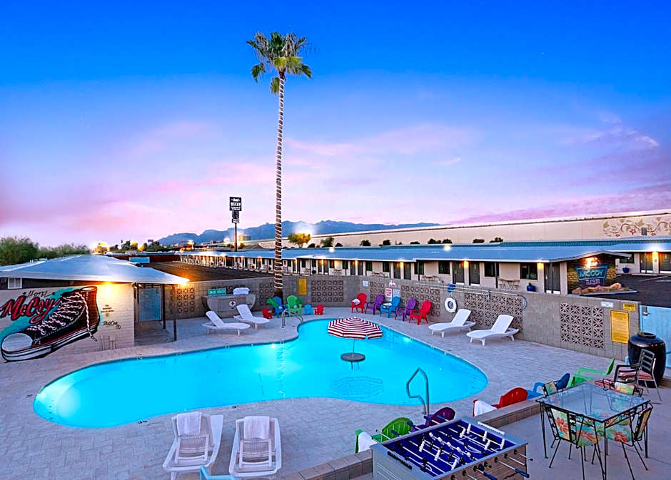 Hotel McCoy - Art, Coffee, Beer, Wine