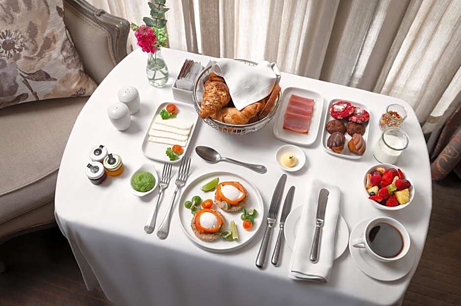 The Singular Santiago