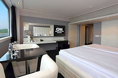 Executive Double Room with River View and Free Parking