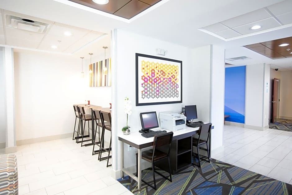 Holiday Inn Express & Suites Knoxville-Farragut, an IHG Hotel