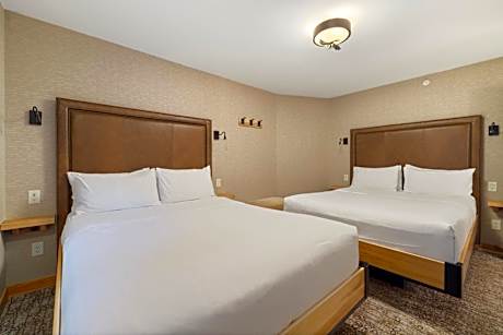 One-Bedroom Suite with Two Queens