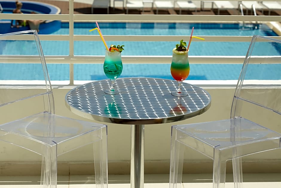 Melpo Antia Luxury Apartments & Suites