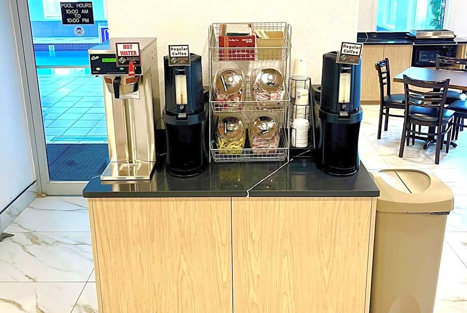 Super 8 by Wyndham Hinton