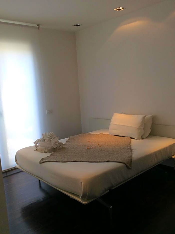 15.92 Hotel