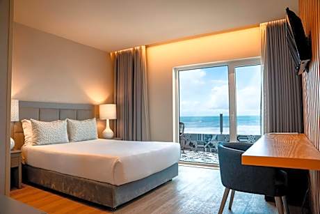 Double or Twin Room with Frontal Sea View