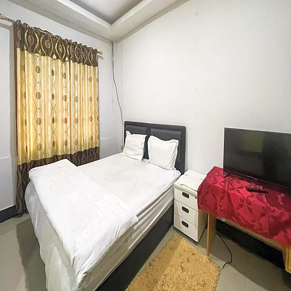 RedDoorz near Salib Kasih Tarutung