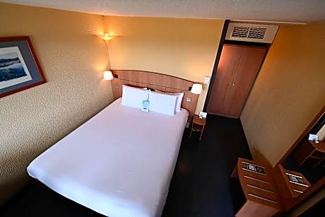 Standard Room - 1 Double Bed - Mountain View