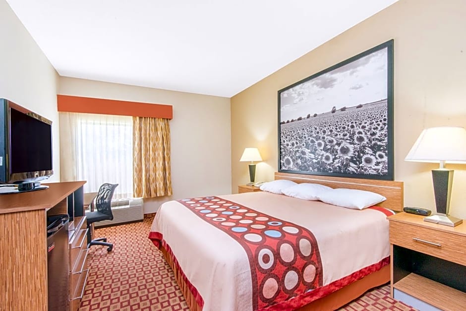 Super 8 by Wyndham Wichita South