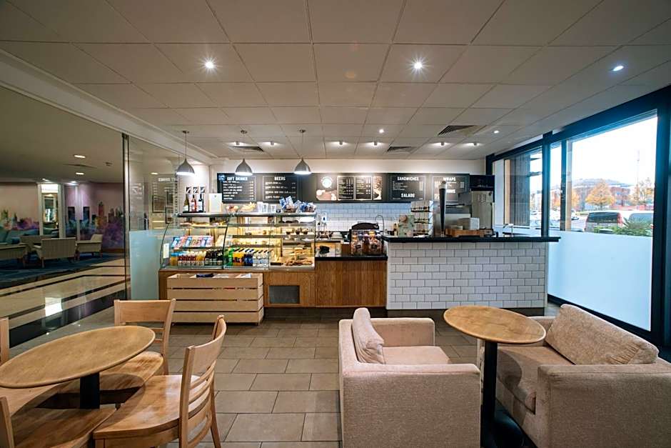 Renaissance by Marriott London Heathrow Hotel