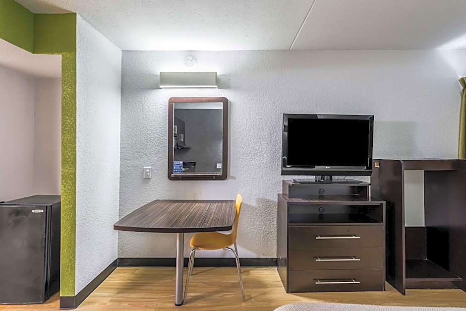 Studio 6-Indianapolis, IN