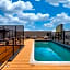 Loft In The Heart Of Americana, Have An Artsy Stay