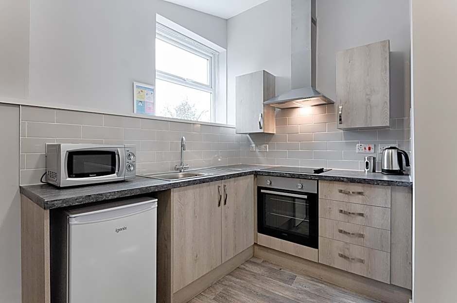 Contractor Base - Kitchen - Parking Included