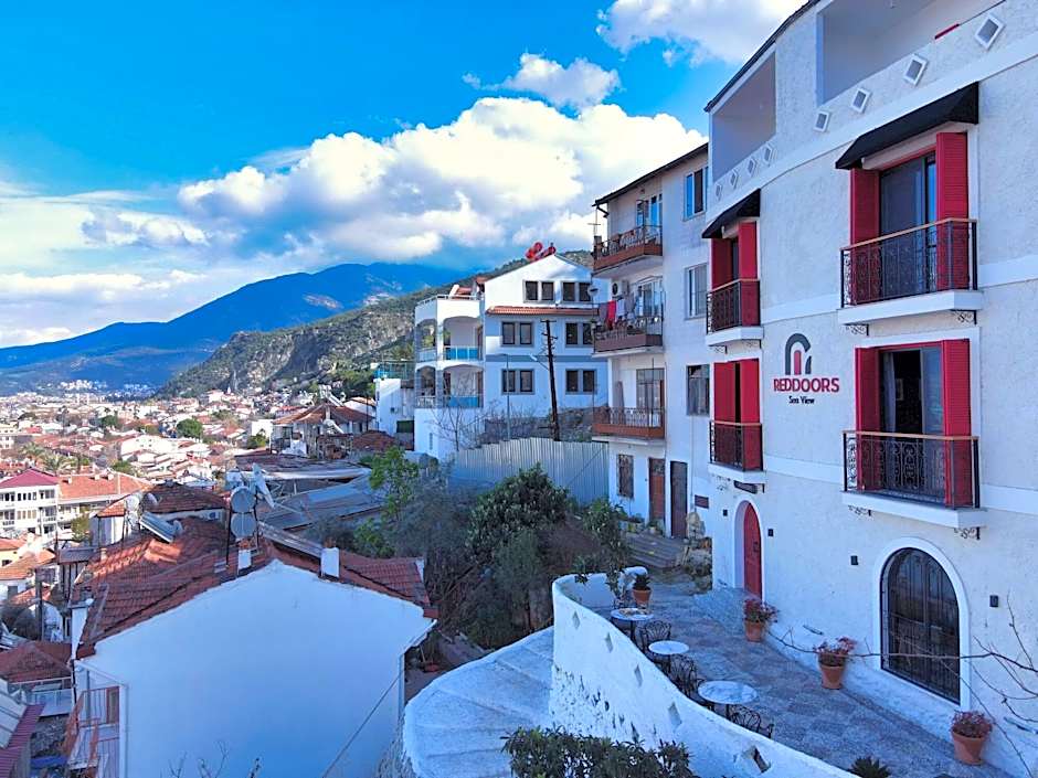 Reddoors Suites Sea View