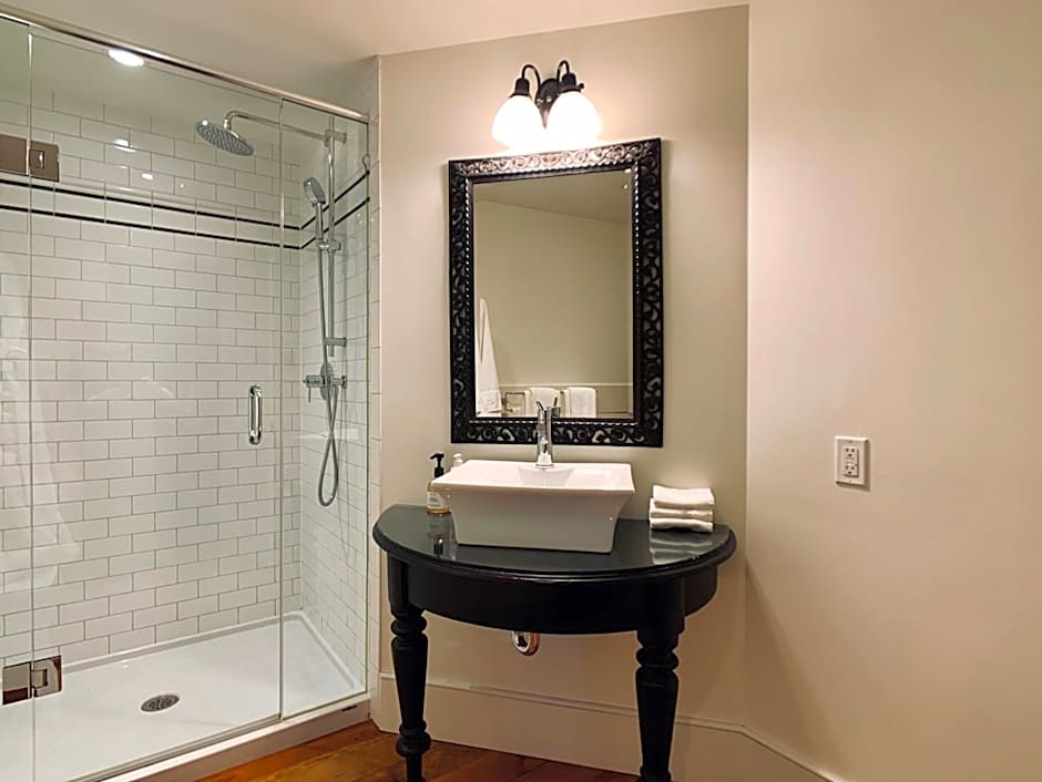 Woodbourne Inn