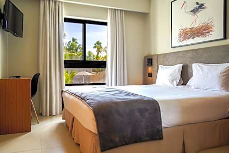 Premium One Bedroom Family Apartment with Pool or River View