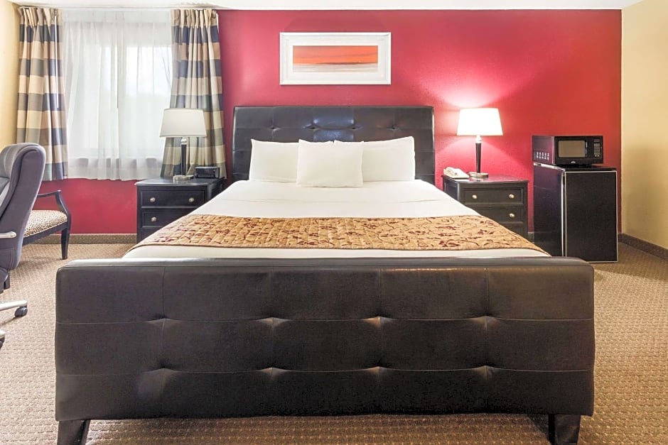 Ramada by Wyndham Bettendorf