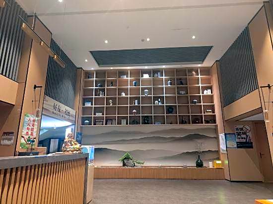 Roz Art Hotel (Ningbo Lianfeng Square Railway Station)