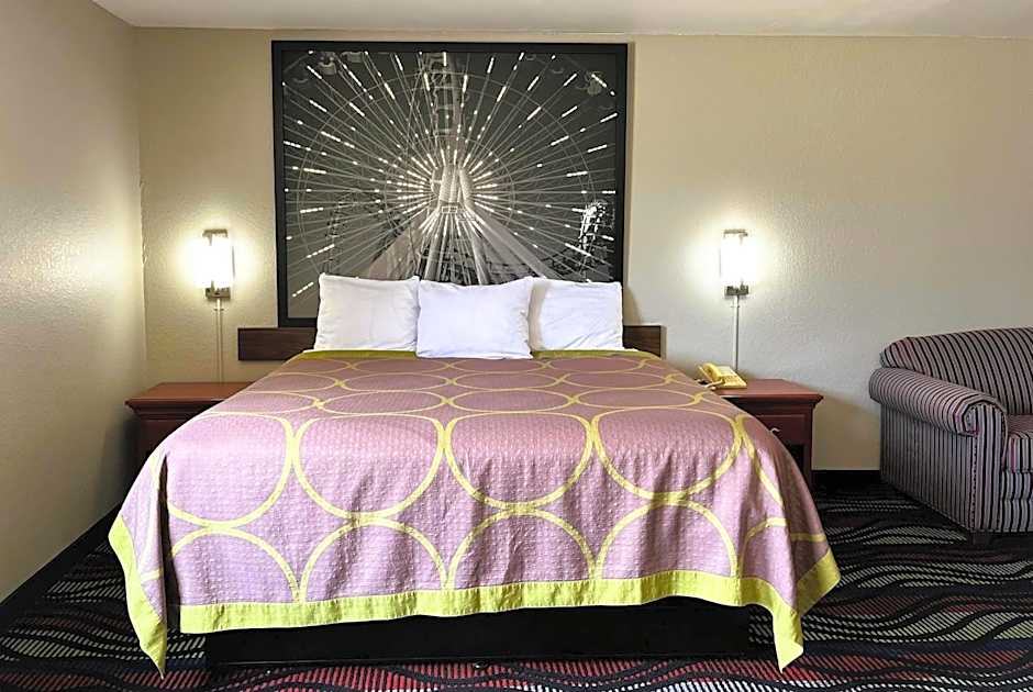 Super 8 by Wyndham Vincennes