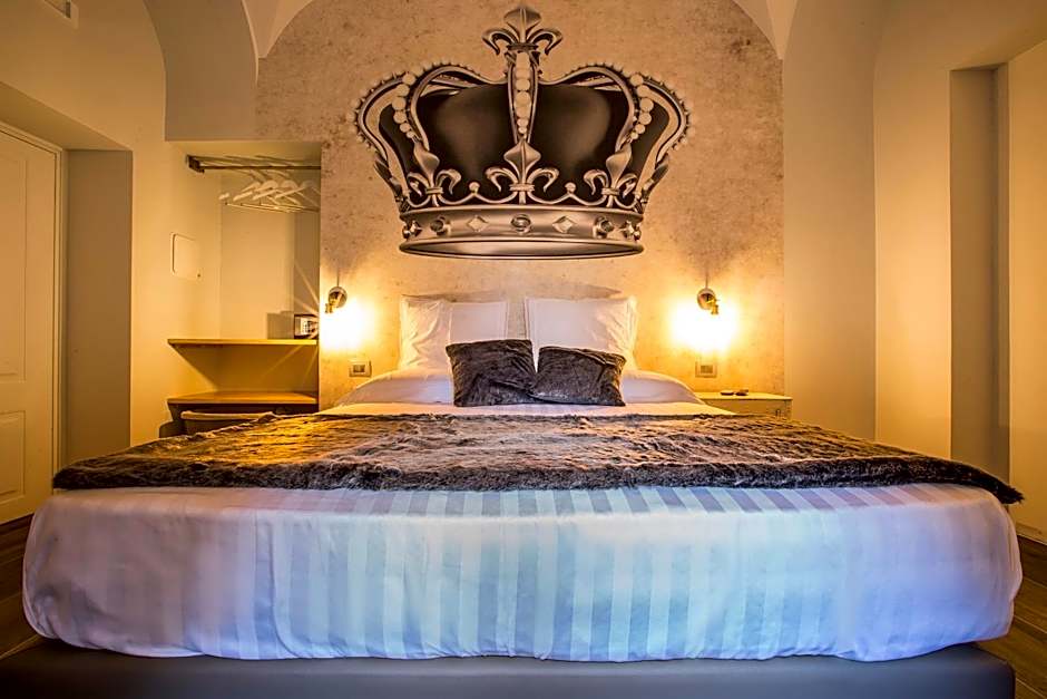 Trevi Contemporary Suite